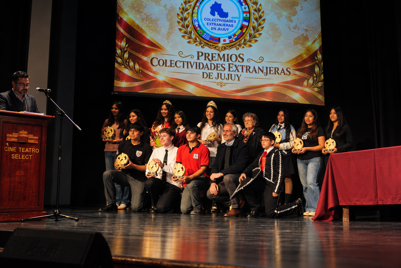 Ceremonia de premios en el escenario (1)